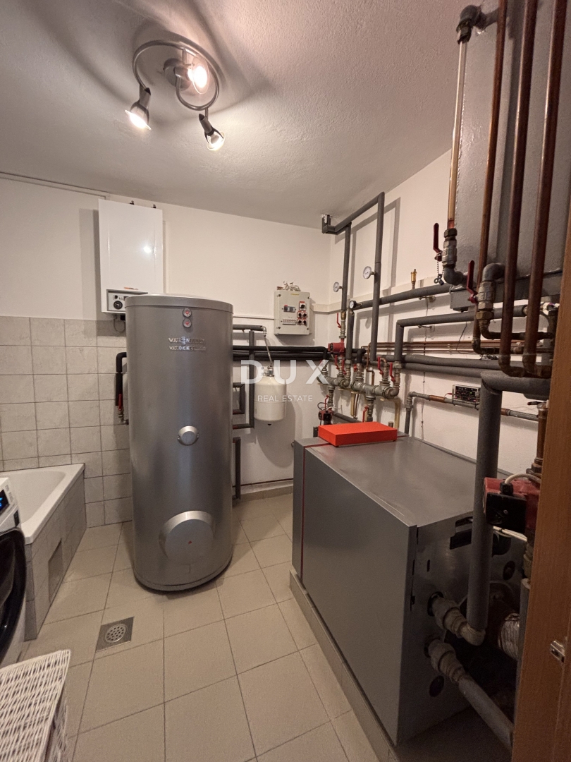 ŠIBENIK, CRNICA – Dupleks stanovanje z razgledom in garažo, 250 m²