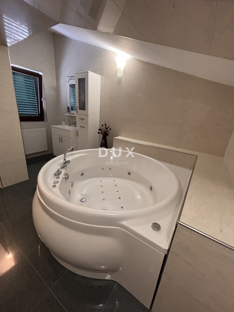 ŠIBENIK, CRNICA – Dupleks stanovanje z razgledom in garažo, 250 m²