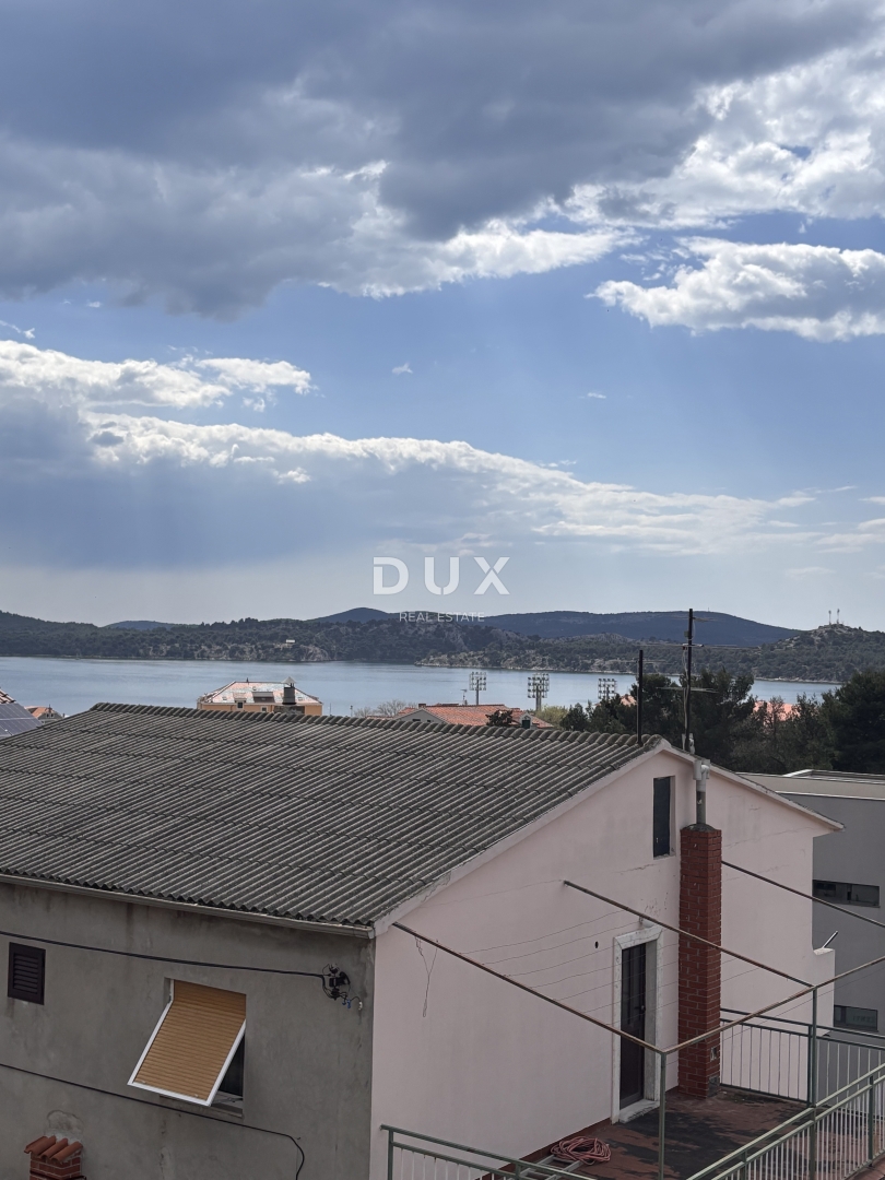 ŠIBENIK, CRNICA – Dupleks stanovanje z razgledom in garažo, 250 m²