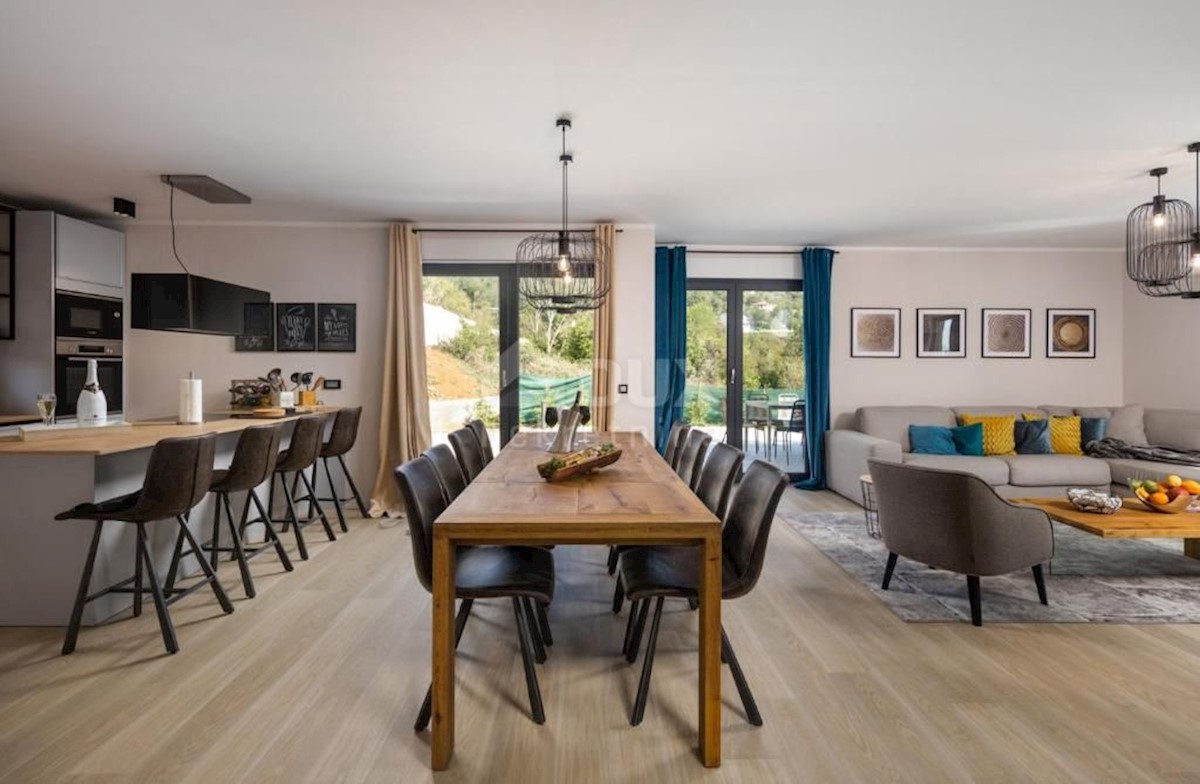 OPATIJA - Moderna vila z bazenom in pogledom na morje