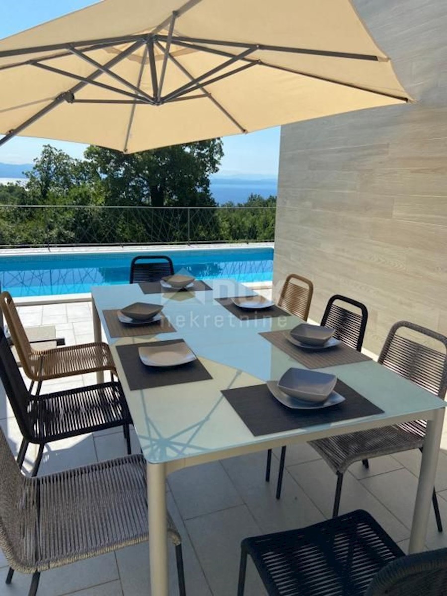 OPATIJA - Moderna vila z bazenom in pogledom na morje