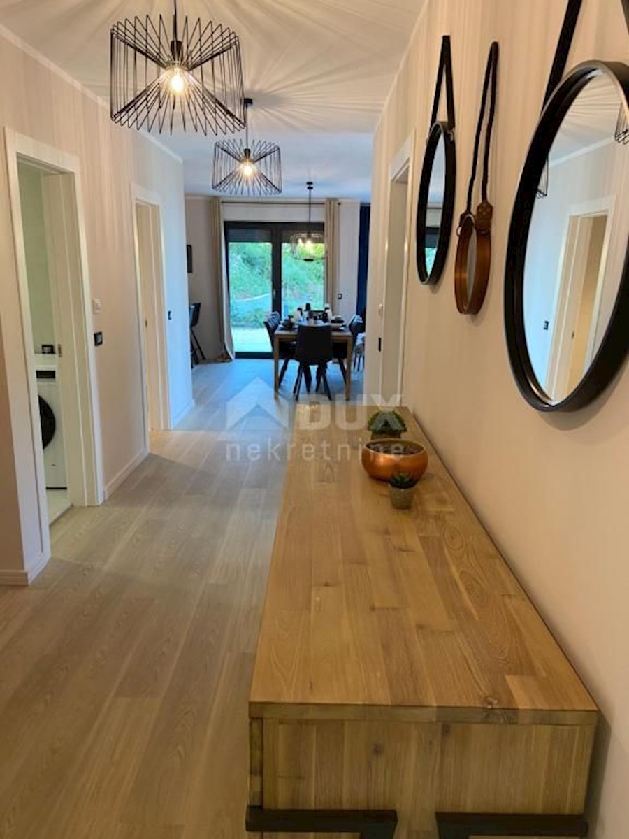OPATIJA - Moderna vila z bazenom in pogledom na morje