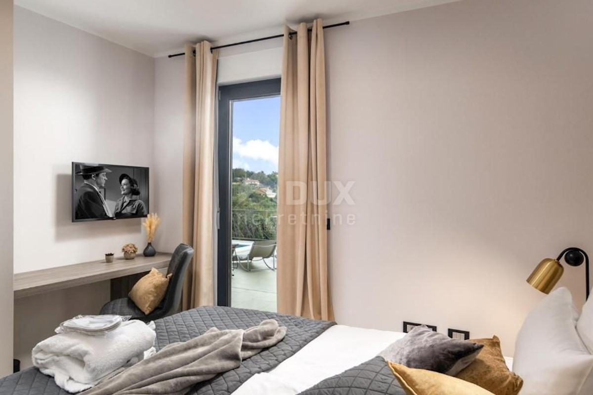 OPATIJA - Moderna vila z bazenom in pogledom na morje