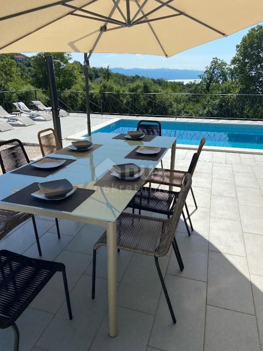 OPATIJA - Moderna vila z bazenom in pogledom na morje