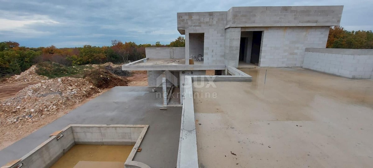 ISTRA, PULA - ekskluzivna vila z bazenom v Rohbau fazi - zasebna lokacija z vrtom 2700m2