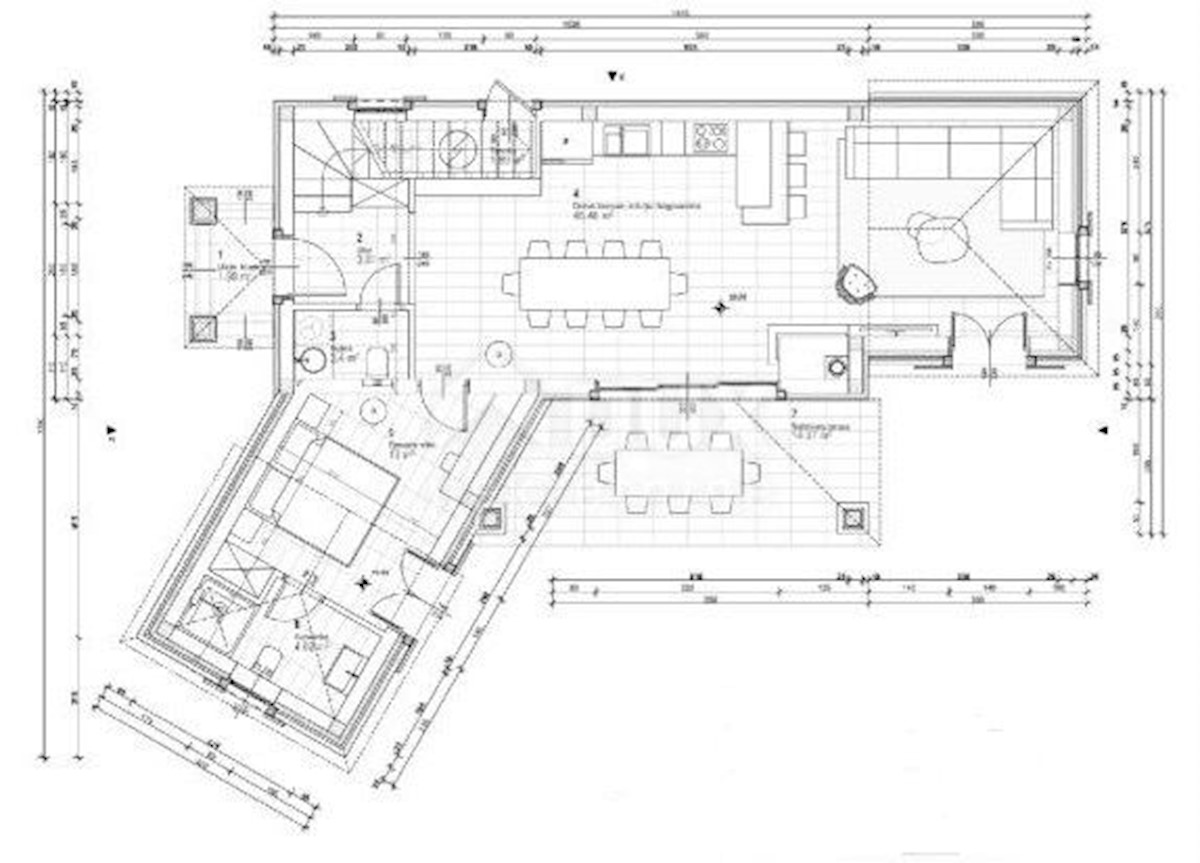 Tinjan, 710m2