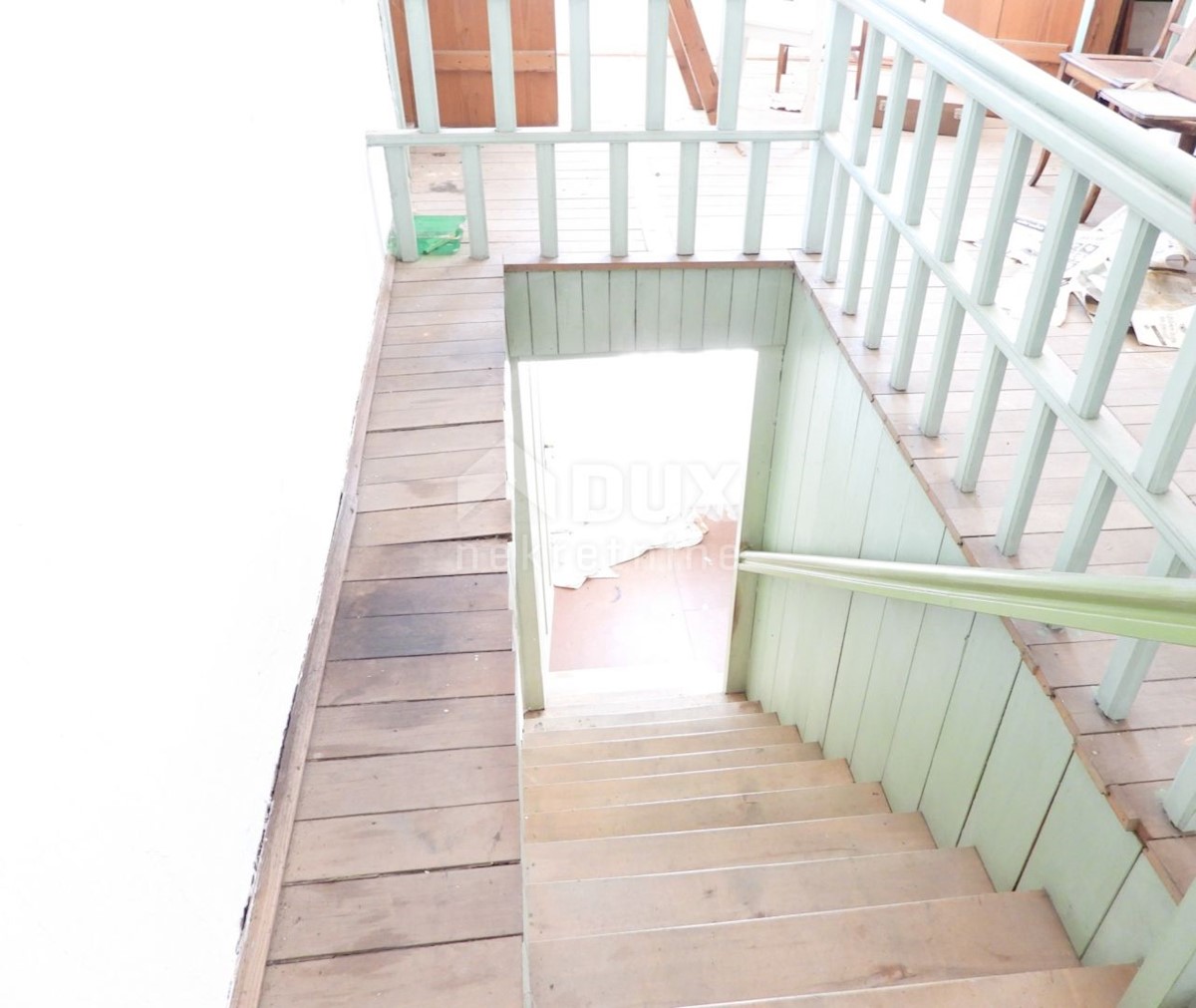 GORSKI KOTAR, SUNGER- stara hiša + 2 gospodarski poslopji + okolica 9000m2