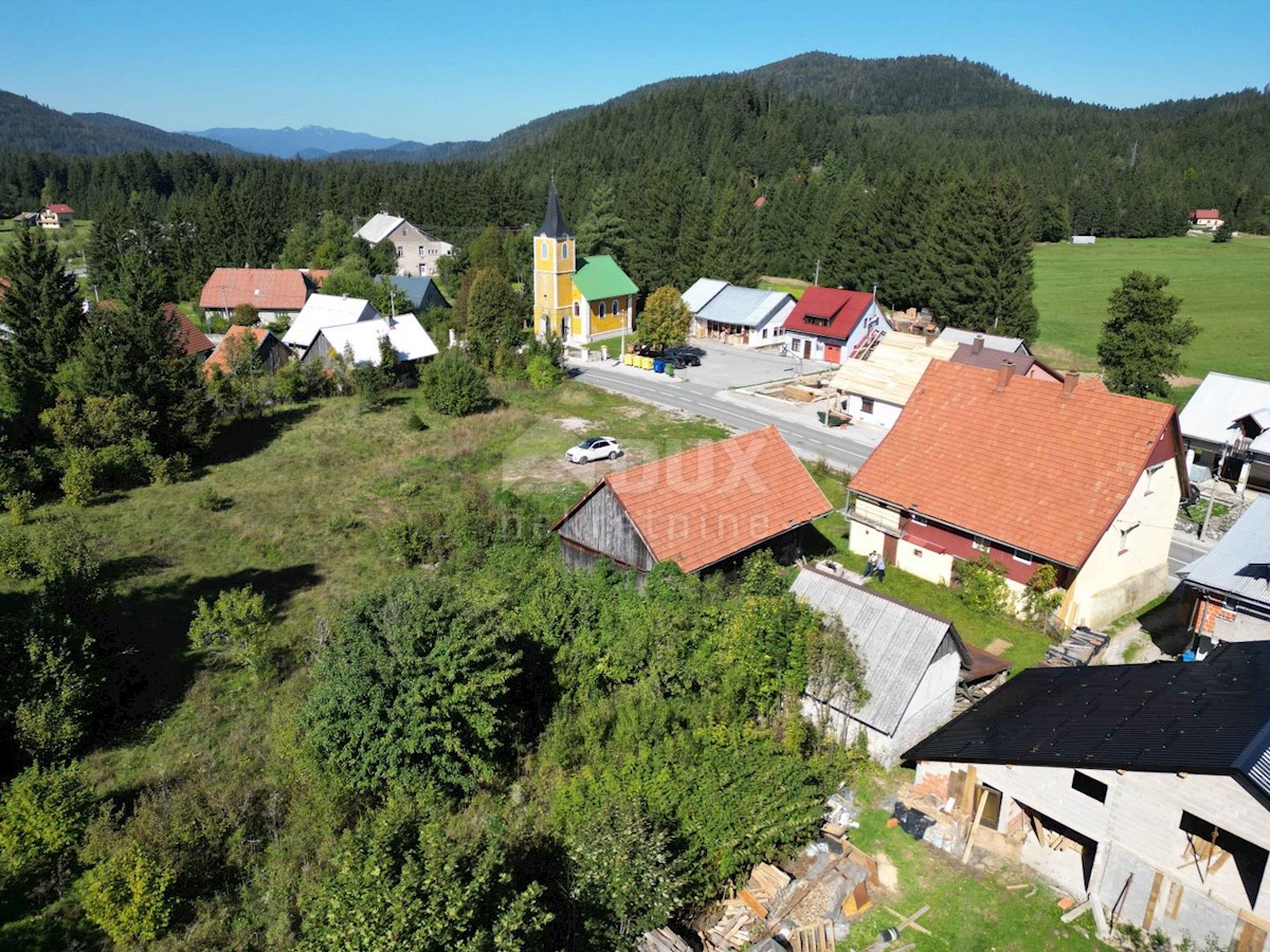 GORSKI KOTAR, SUNGER- stara hiša + 2 gospodarski poslopji + okolica 9000m2