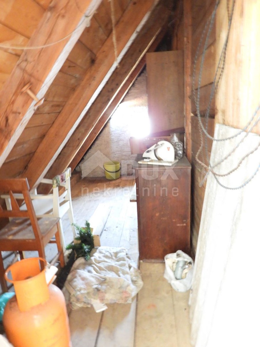 GORSKI KOTAR, SUNGER- stara hiša + 2 gospodarski poslopji + okolica 9000m2