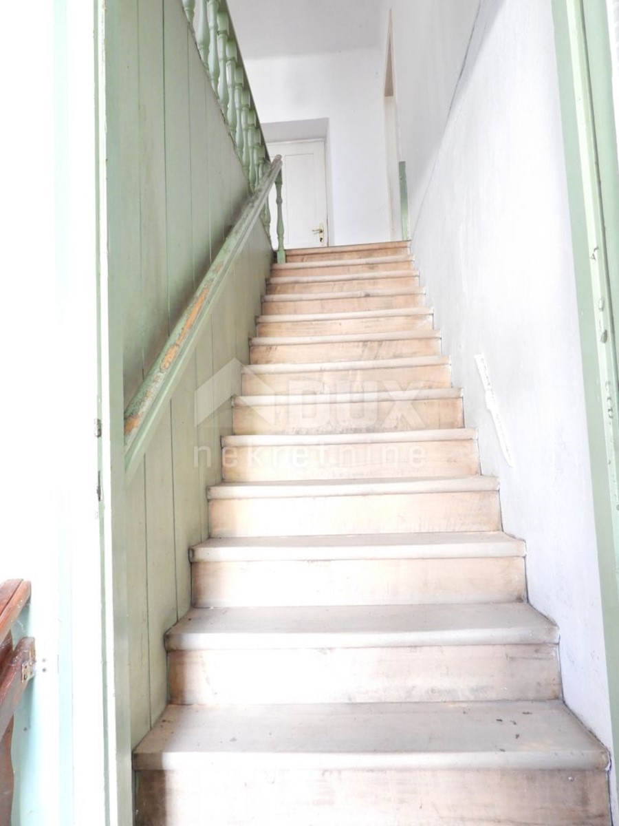 GORSKI KOTAR, SUNGER- stara hiša + 2 gospodarski poslopji + okolica 9000m2