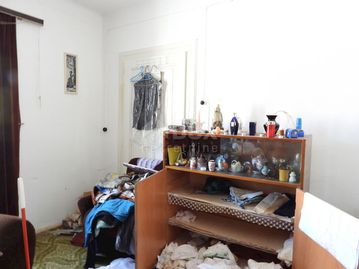 GORSKI KOTAR, SUNGER- stara hiša + 2 gospodarski poslopji + okolica 9000m2