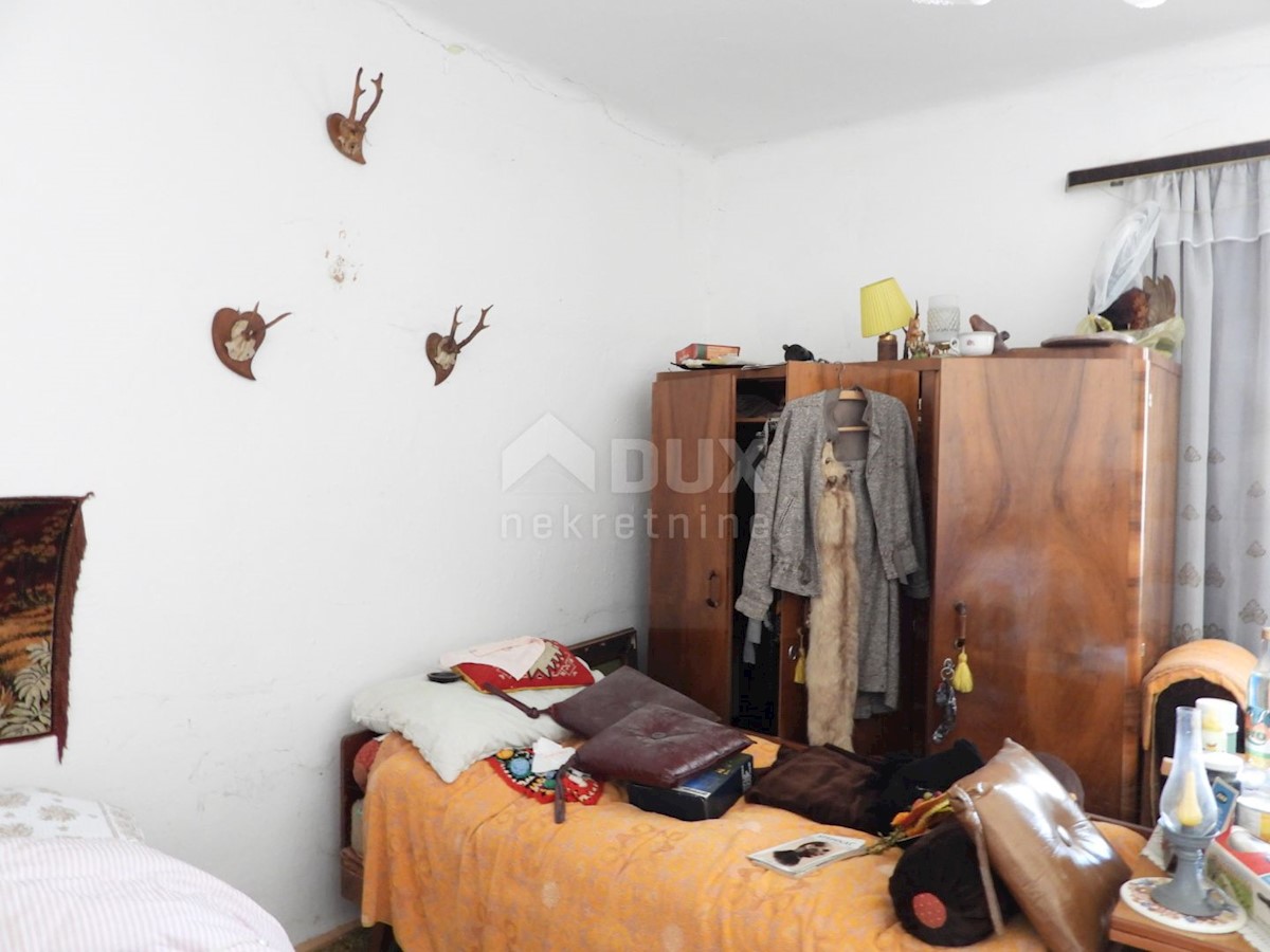 GORSKI KOTAR, SUNGER- stara hiša + 2 gospodarski poslopji + okolica 9000m2