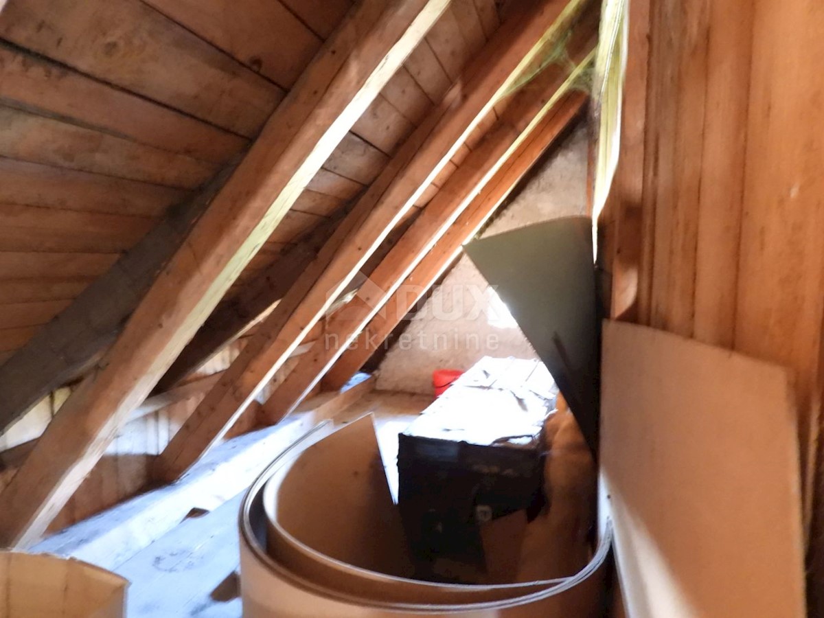 GORSKI KOTAR, SUNGER- stara hiša + 2 gospodarski poslopji + okolica 9000m2