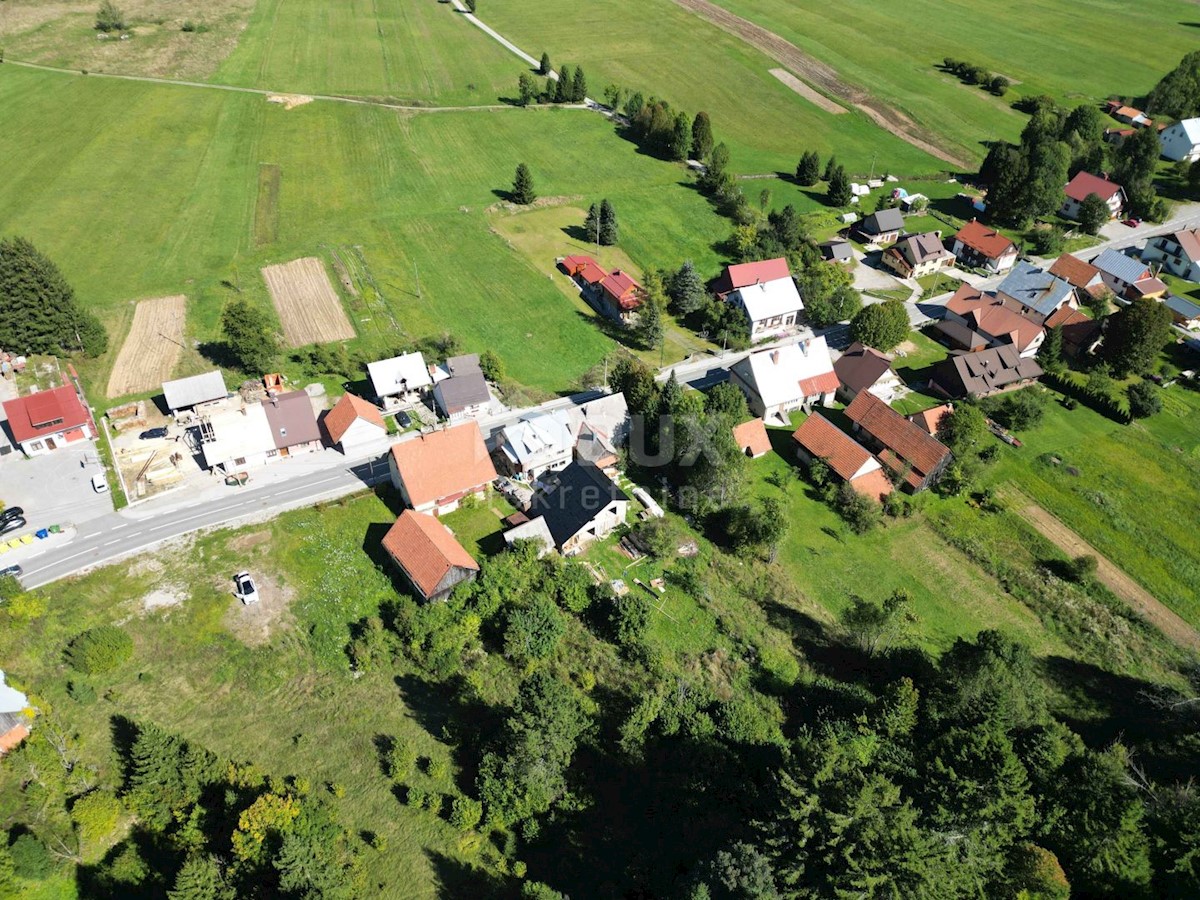 GORSKI KOTAR, SUNGER- stara hiša + 2 gospodarski poslopji + okolica 9000m2