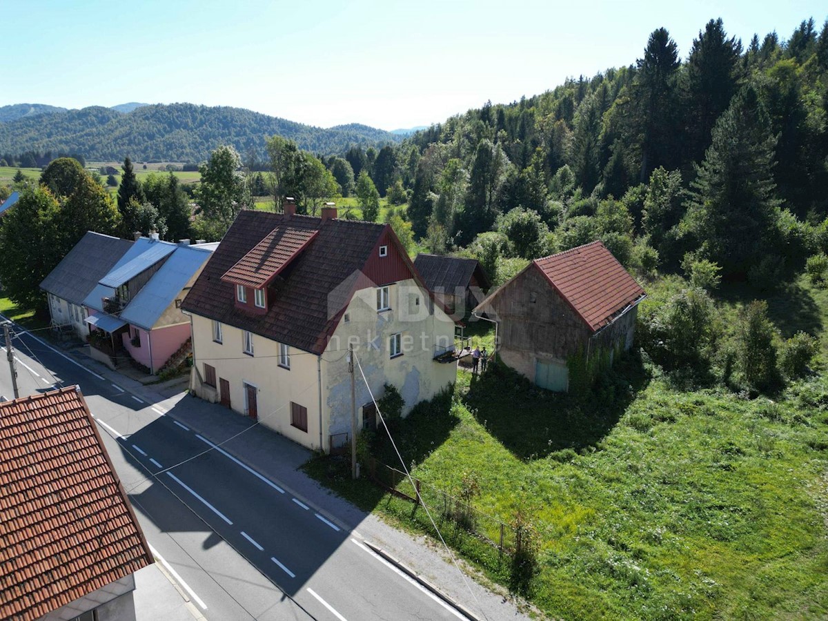 GORSKI KOTAR, SUNGER- stara hiša + 2 gospodarski poslopji + okolica 9000m2
