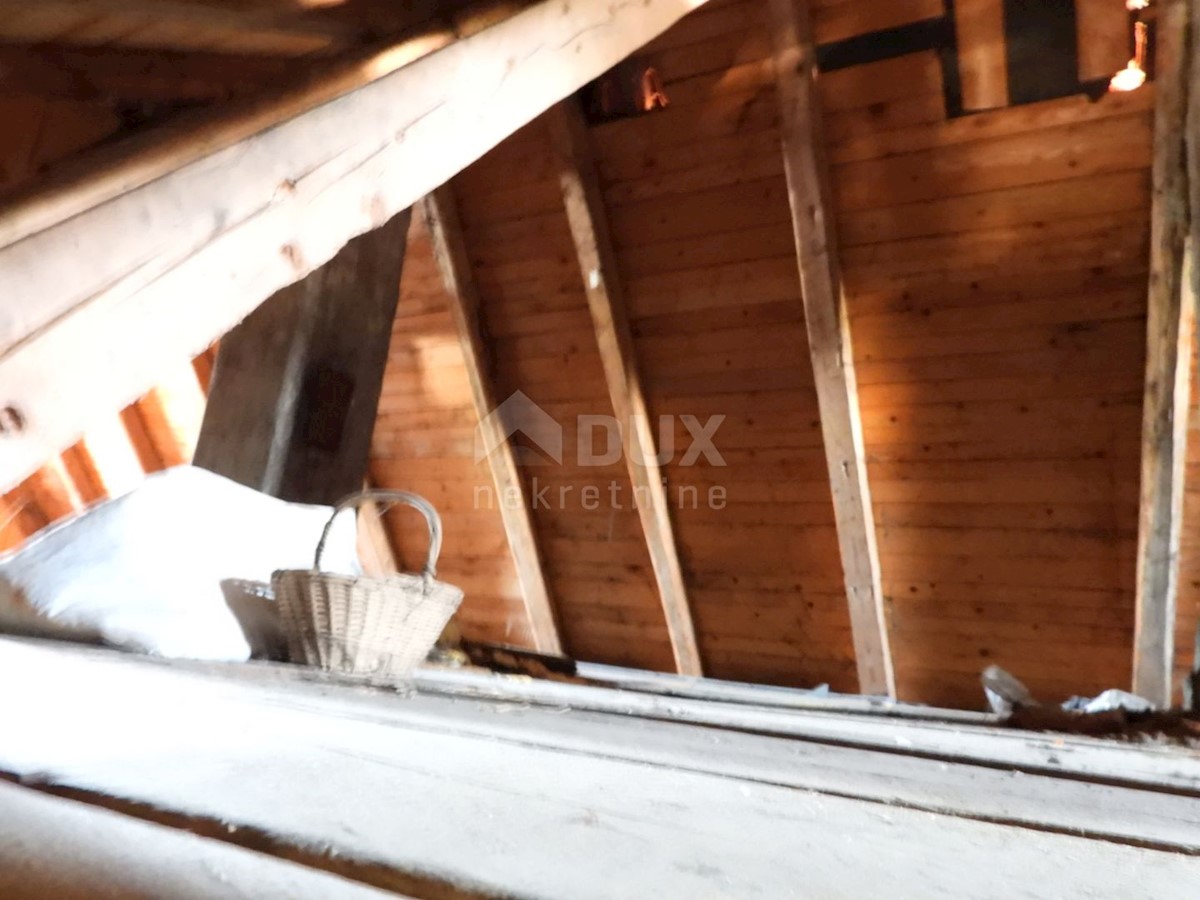 GORSKI KOTAR, SUNGER- stara hiša + 2 gospodarski poslopji + okolica 9000m2