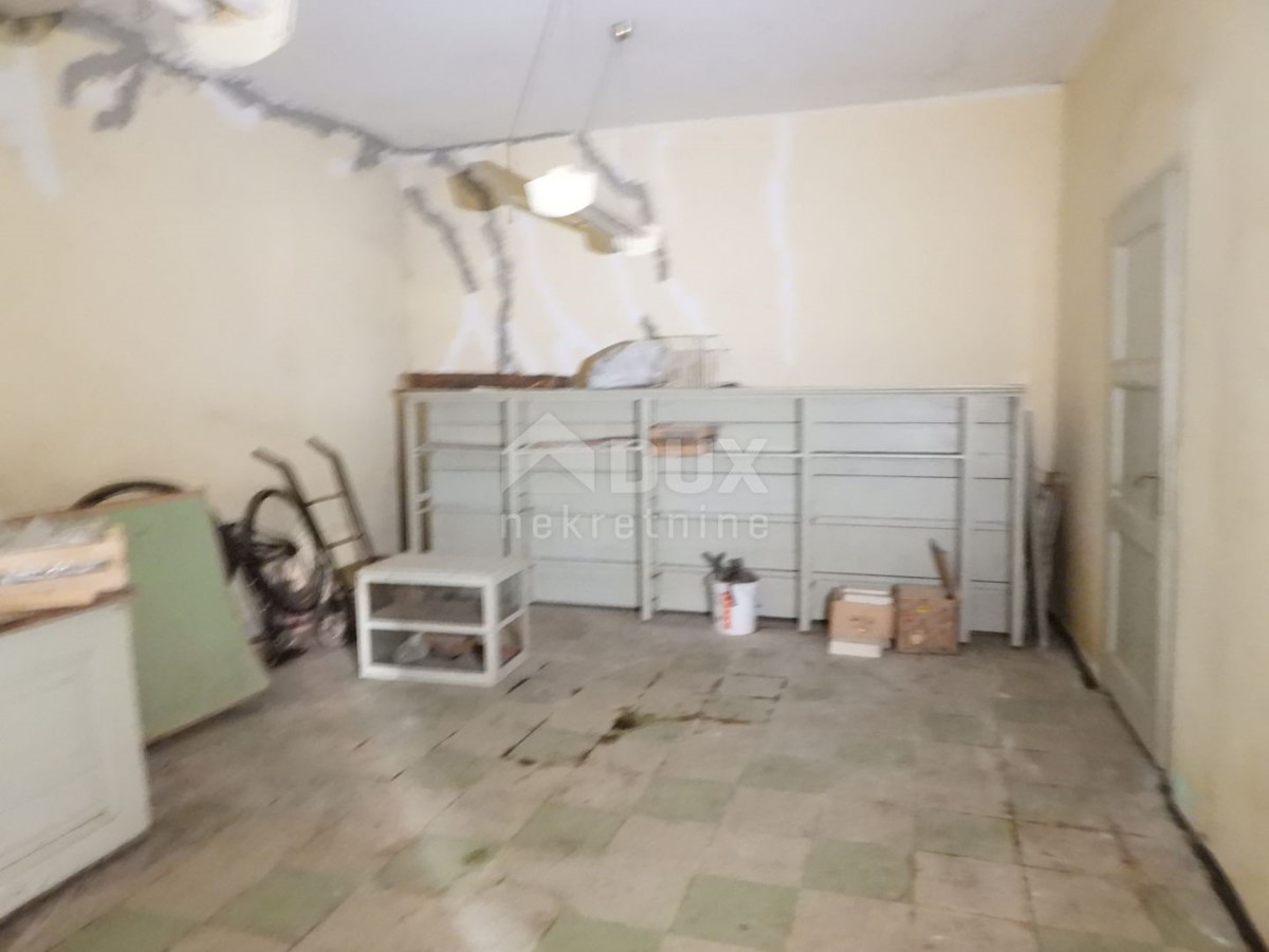 GORSKI KOTAR, SUNGER- stara hiša + 2 gospodarski poslopji + okolica 9000m2