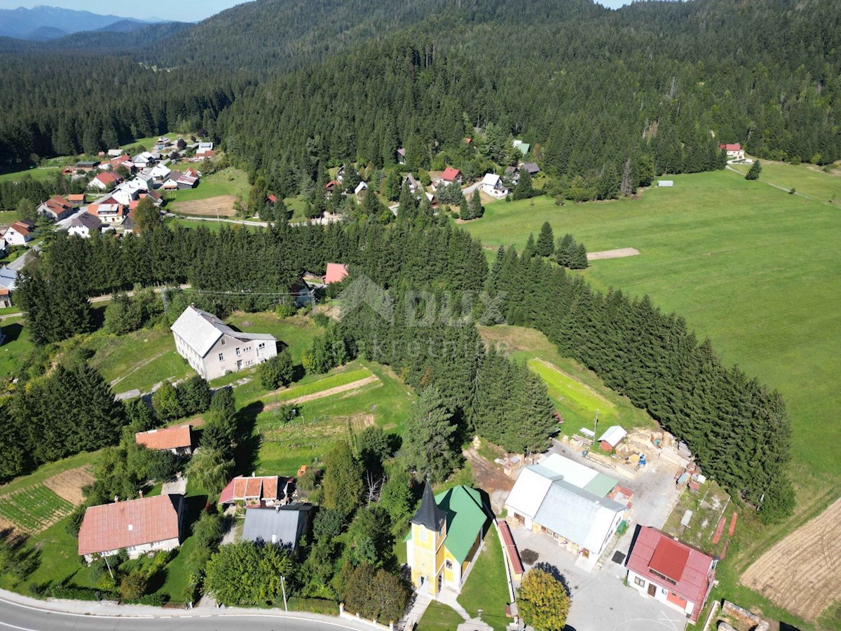 GORSKI KOTAR, SUNGER- stara hiša + 2 gospodarski poslopji + okolica 9000m2