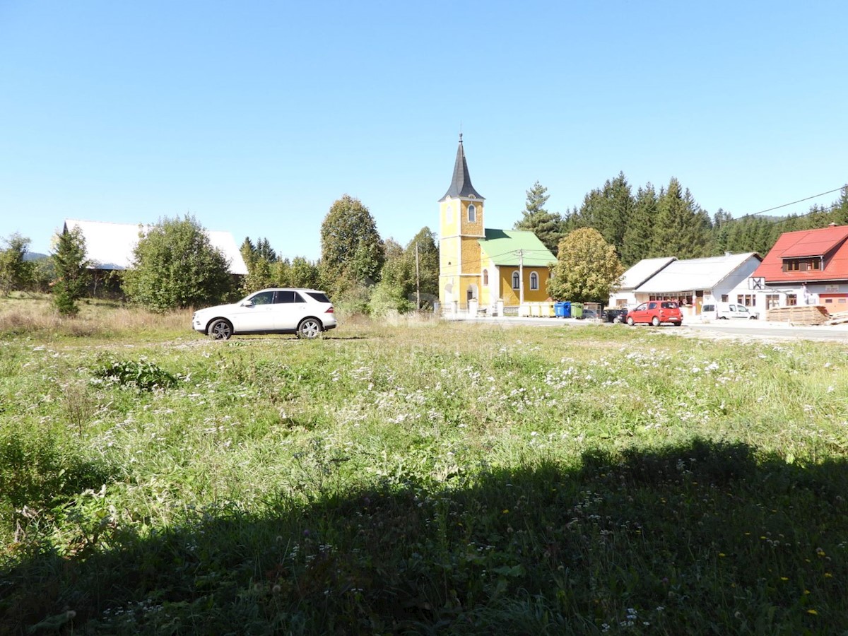 GORSKI KOTAR, SUNGER- stara hiša + 2 gospodarski poslopji + okolica 9000m2