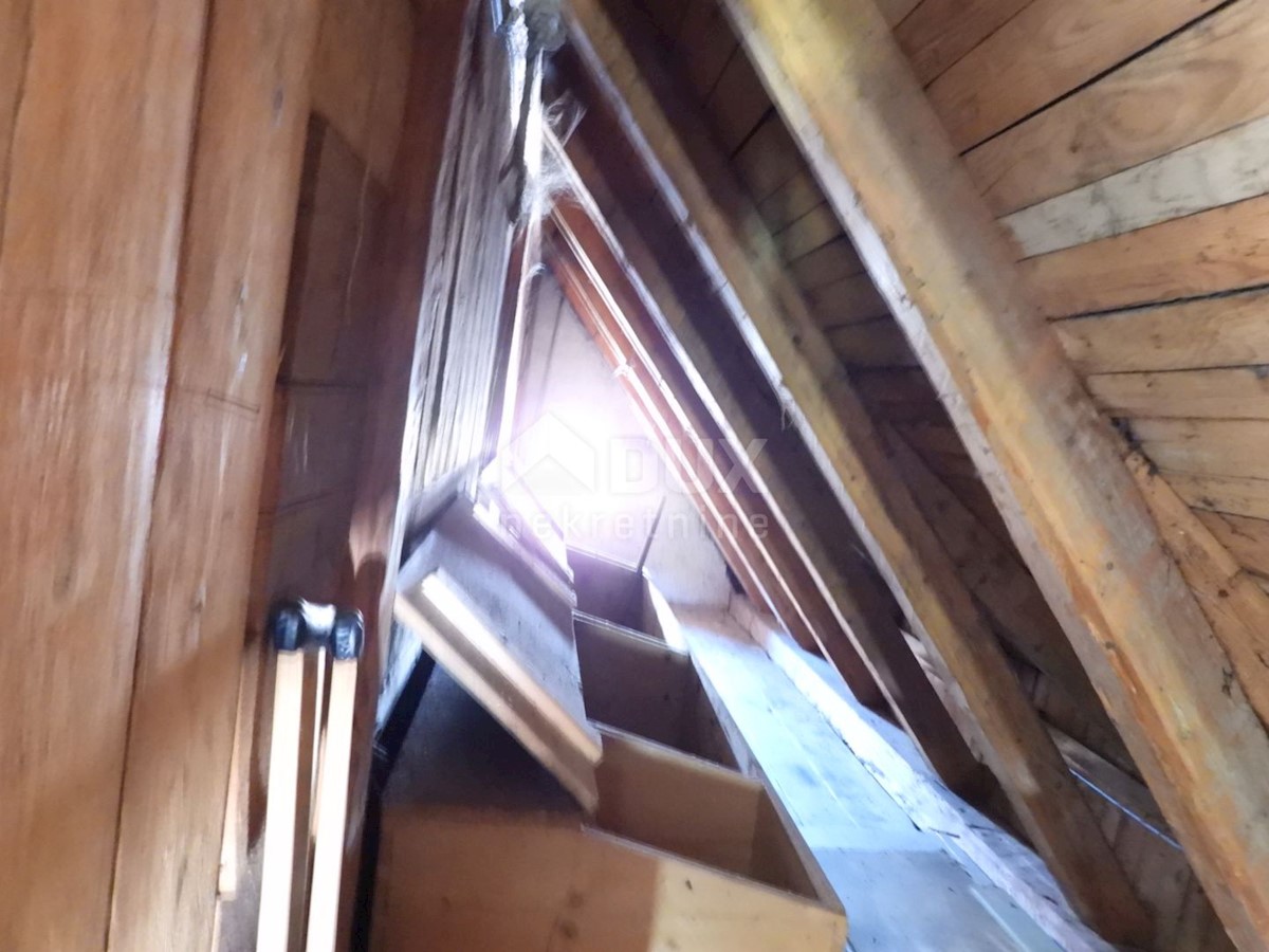 GORSKI KOTAR, SUNGER- stara hiša + 2 gospodarski poslopji + okolica 9000m2