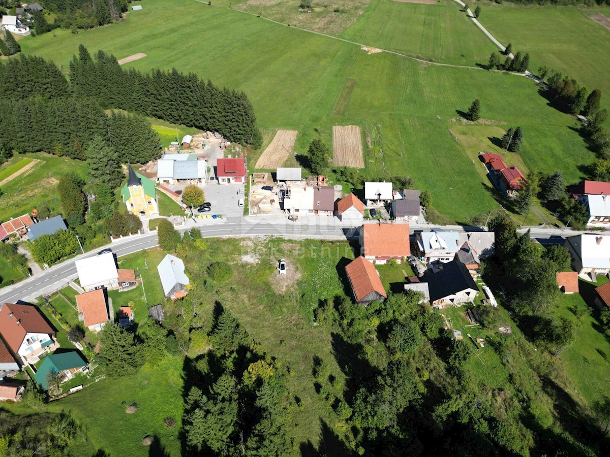 GORSKI KOTAR, SUNGER- stara hiša + 2 gospodarski poslopji + okolica 9000m2