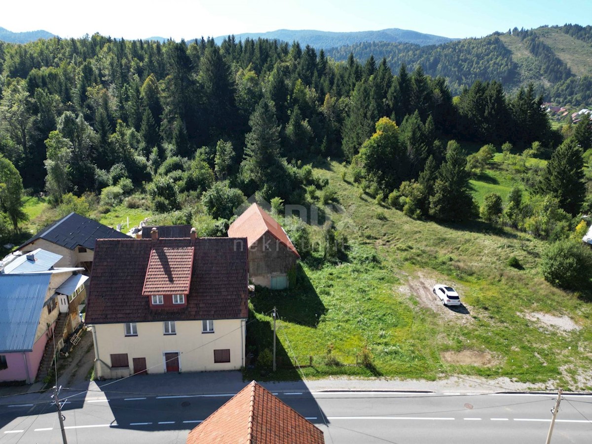 GORSKI KOTAR, SUNGER- stara hiša + 2 gospodarski poslopji + okolica 9000m2
