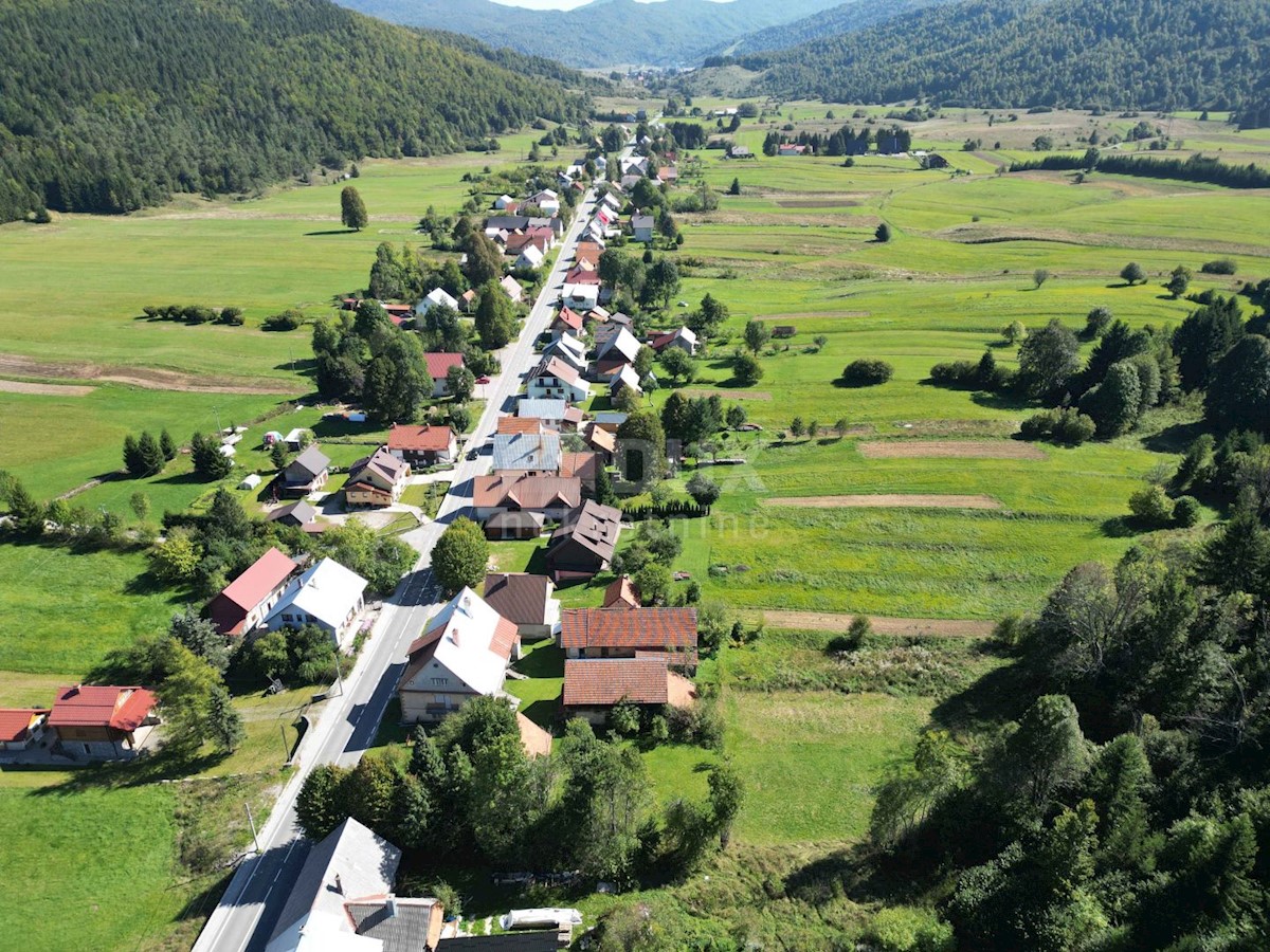 GORSKI KOTAR, SUNGER- stara hiša + 2 gospodarski poslopji + okolica 9000m2