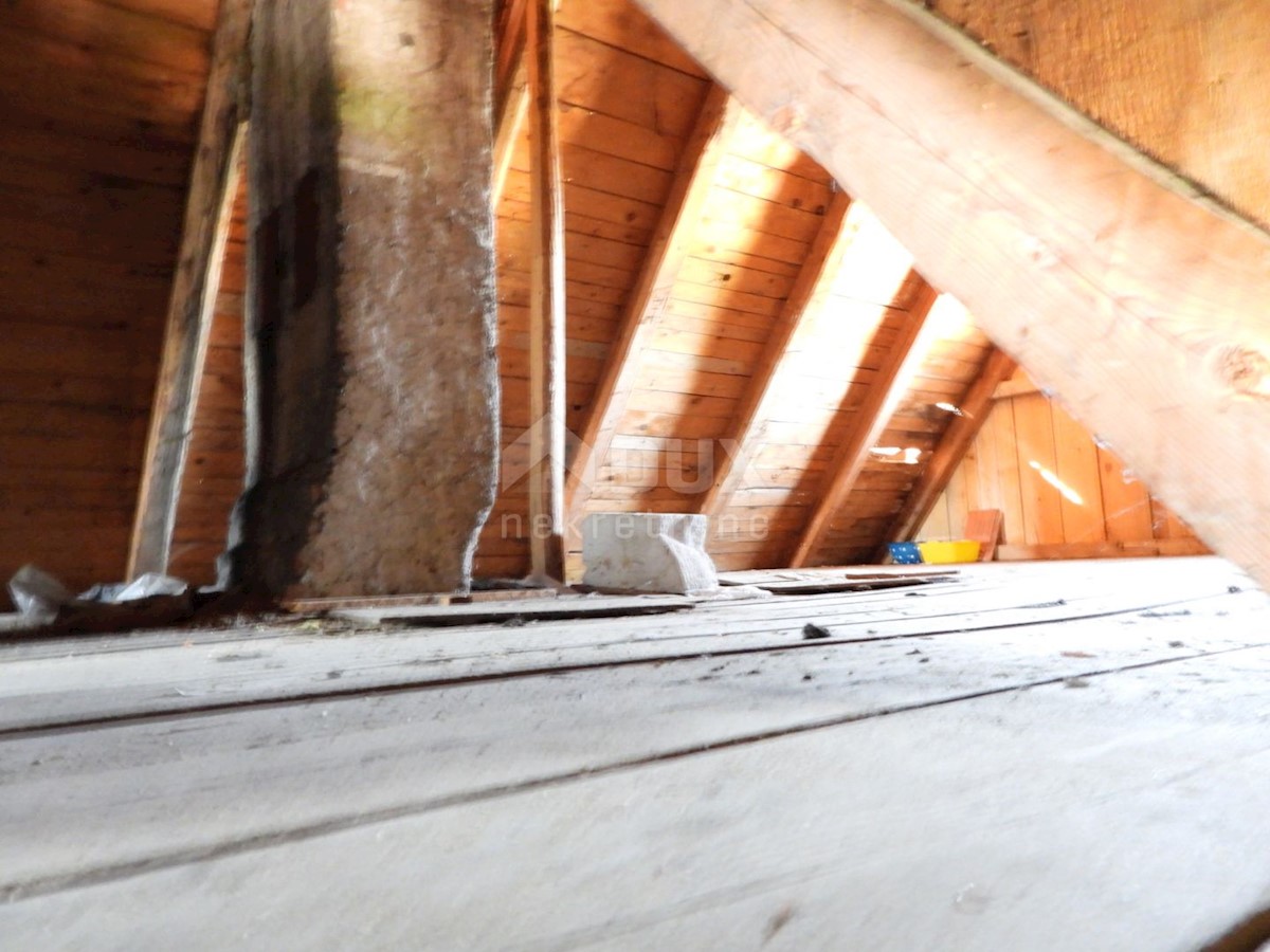 GORSKI KOTAR, SUNGER- stara hiša + 2 gospodarski poslopji + okolica 9000m2