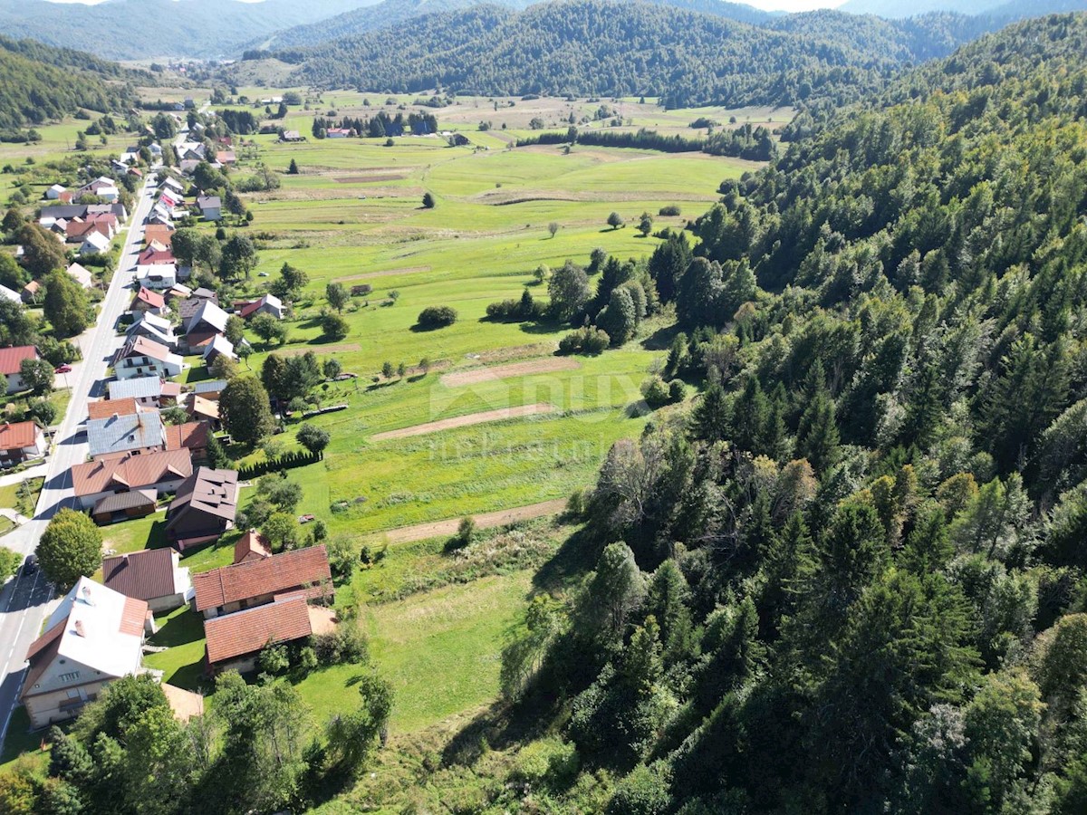 GORSKI KOTAR, SUNGER- stara hiša + 2 gospodarski poslopji + okolica 9000m2