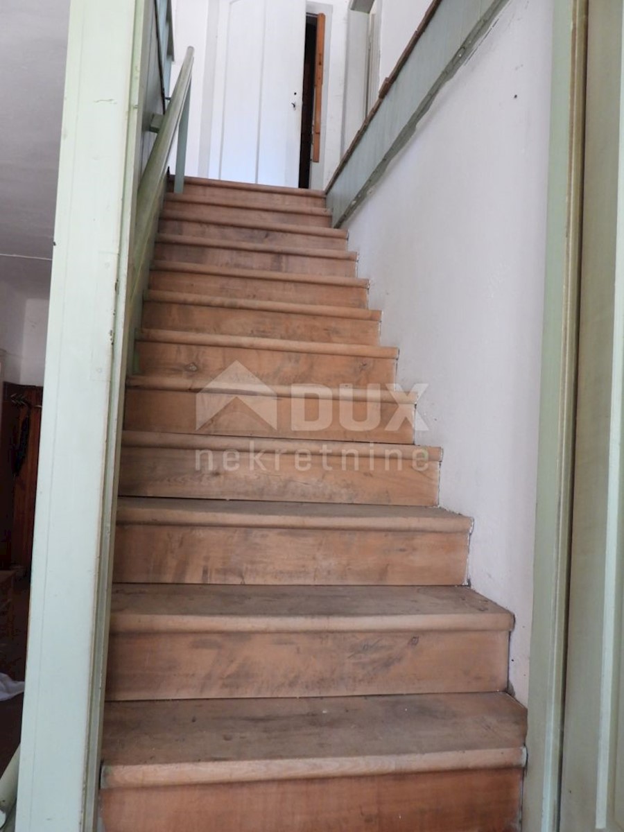 GORSKI KOTAR, SUNGER- stara hiša + 2 gospodarski poslopji + okolica 9000m2