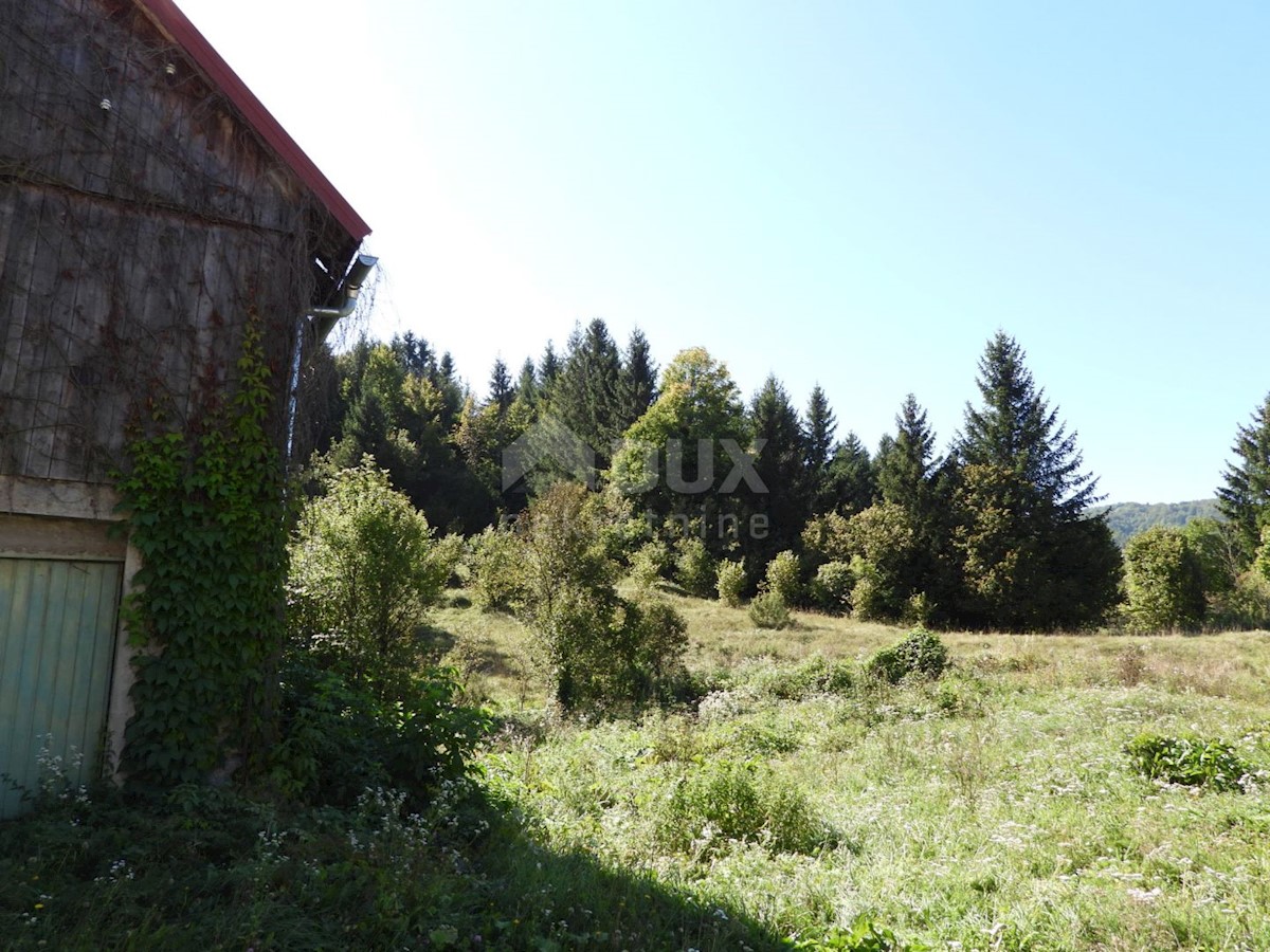 GORSKI KOTAR, SUNGER- stara hiša + 2 gospodarski poslopji + okolica 9000m2
