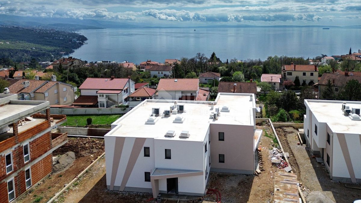 OPATIJA, POBRI - Vila dvojček 177m2 s pogledom na morje + urejen vrt 250m2