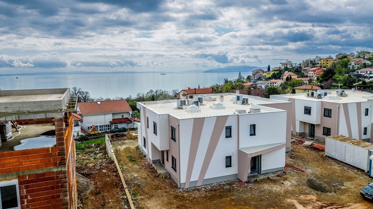 OPATIJA, POBRI - Vila dvojček 177m2 s pogledom na morje + urejen vrt 250m2