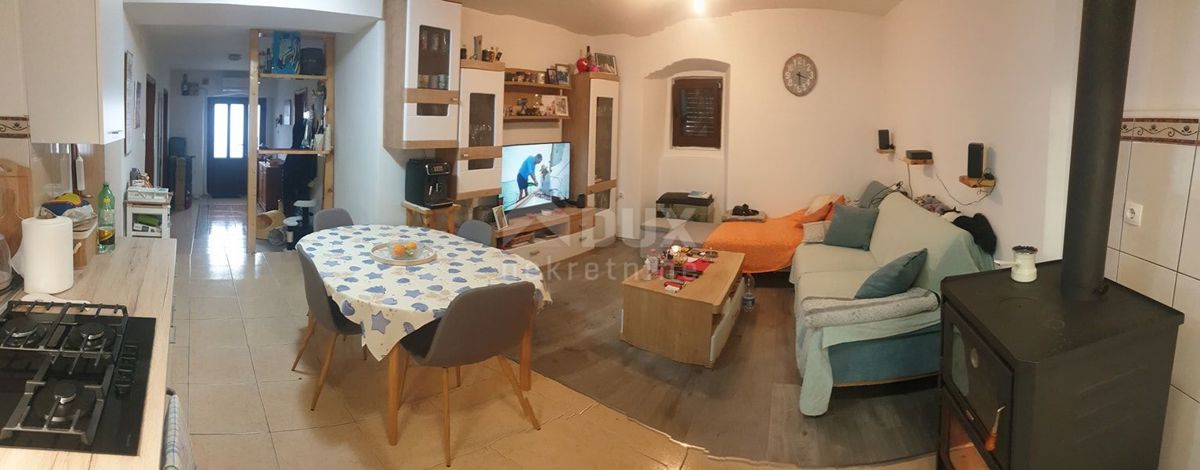 KRALJEVICA - ADAPTIRANO PRITLIČNO STANOVANJE Z VRTOM