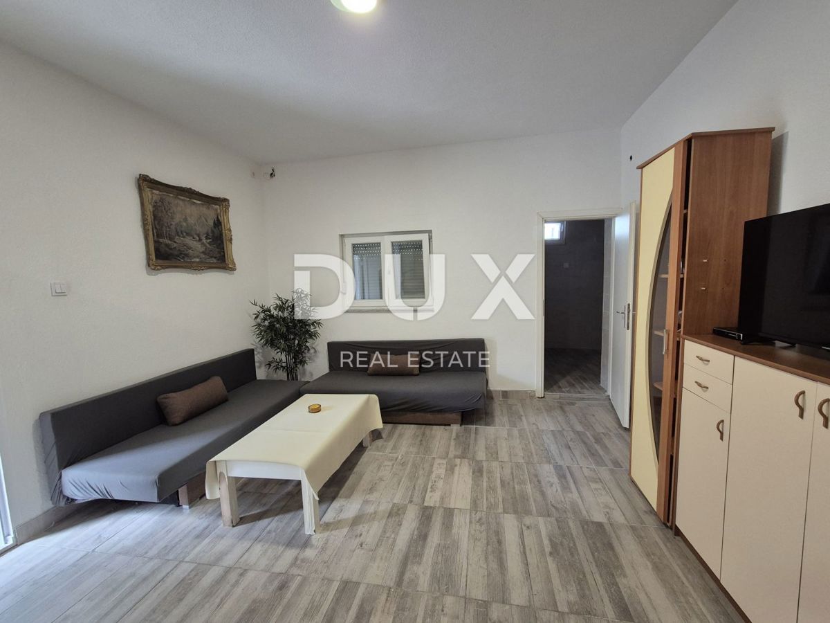 ISTRA, LABIN, OKOLICA - Hiša v 3 etažah in v obnovi, 2 km od morja