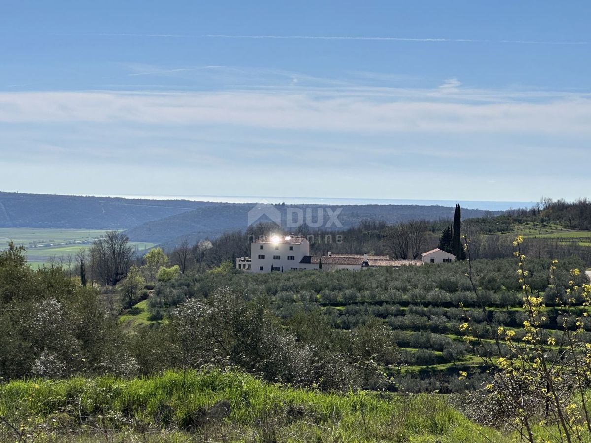 ISTRA, BUJE - Gradbeno zemljišče na robu vasi s pogledom na morje in naravo