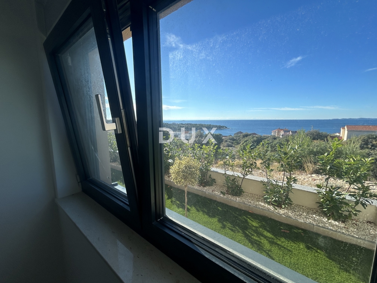 PRIMOŠTEN, DOLAC – Stanovanje v pritličju z vrtom in popolnim razgledom