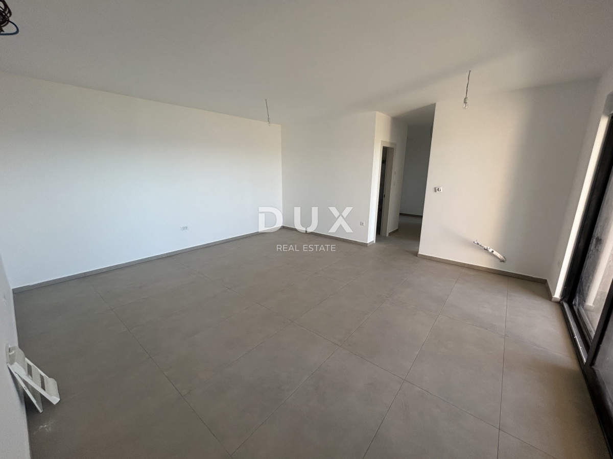 PRIMOŠTEN, DOLAC – Stanovanje v pritličju z vrtom in popolnim razgledom