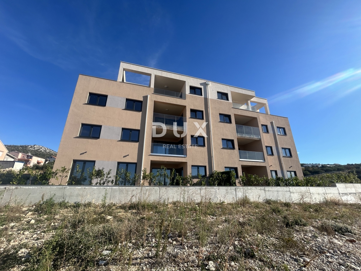 PRIMOŠTEN, DOLAC – Stanovanje v pritličju z vrtom in popolnim razgledom