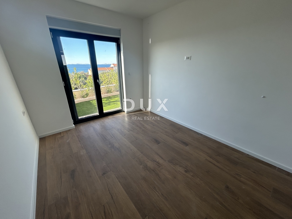 PRIMOŠTEN, DOLAC – Stanovanje v pritličju z vrtom in popolnim razgledom