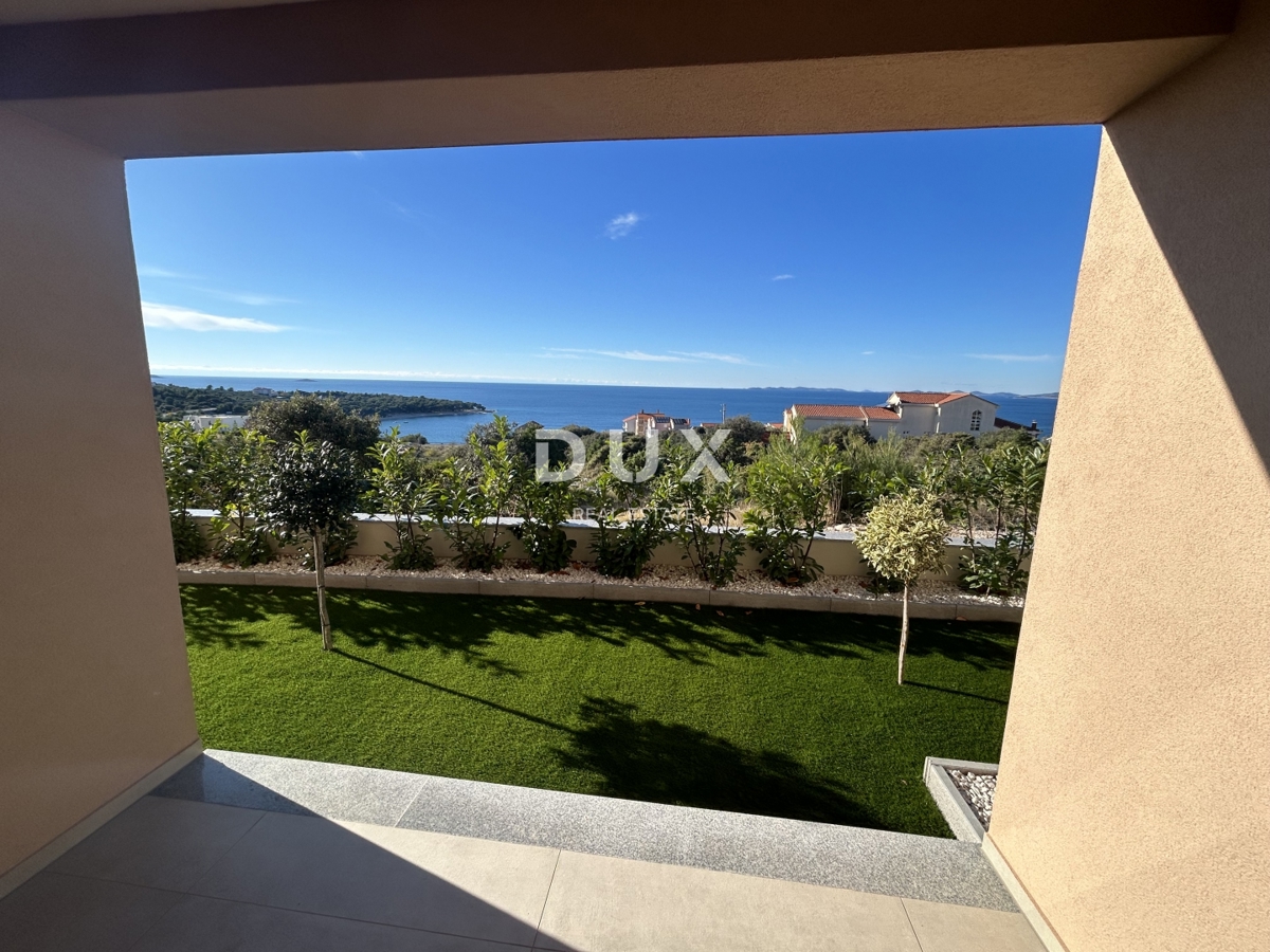 PRIMOŠTEN, DOLAC – Stanovanje v pritličju z vrtom in popolnim razgledom