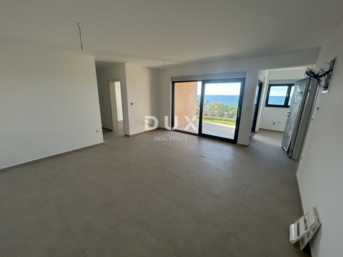 PRIMOŠTEN, DOLAC – Stanovanje v pritličju z vrtom in popolnim razgledom