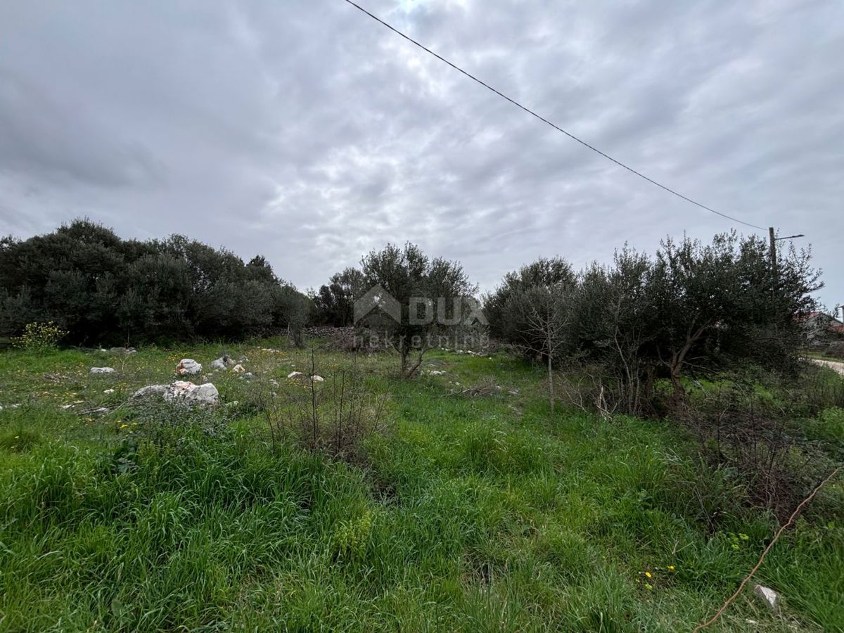 ZADAR, DEBELJAK - Zazidljivo zemljišče na mirni lokaciji