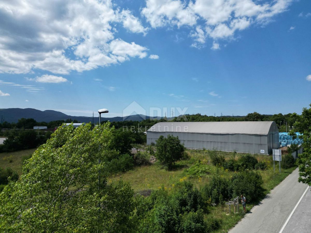 MATULJI, JURDANI, RUPA - gradbeno zemljišče 9000m2 z ZAZID. DOVOLJENJE za halo in poslovno stanovanjski objekt