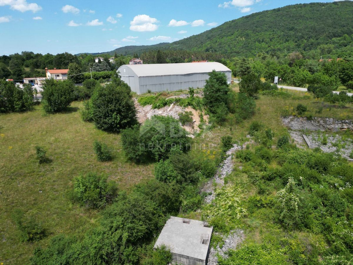 MATULJI, JURDANI, RUPA - gradbeno zemljišče 9000m2 z ZAZID. DOVOLJENJE za halo in poslovno stanovanjski objekt