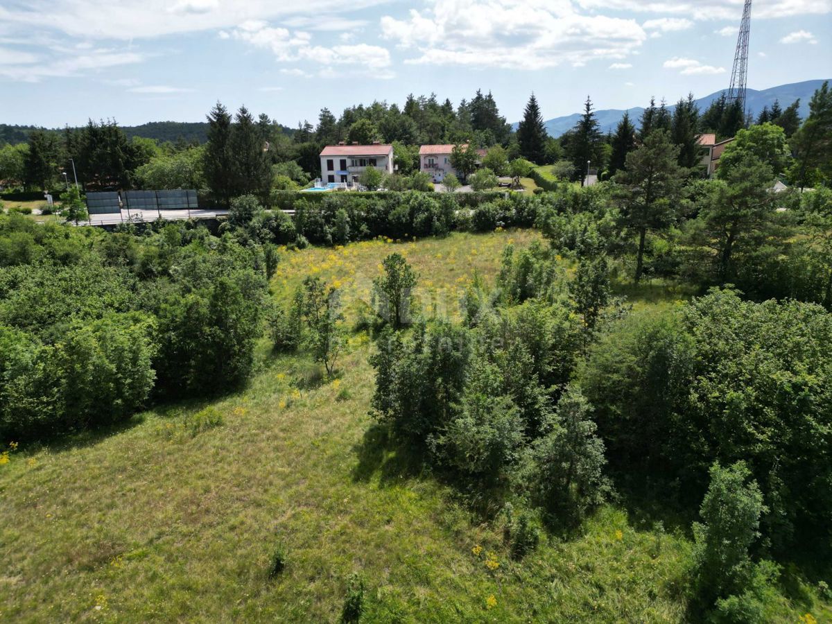 MATULJI, JURDANI, RUPA - gradbeno zemljišče 9000m2 z ZAZID. DOVOLJENJE za halo in poslovno stanovanjski objekt