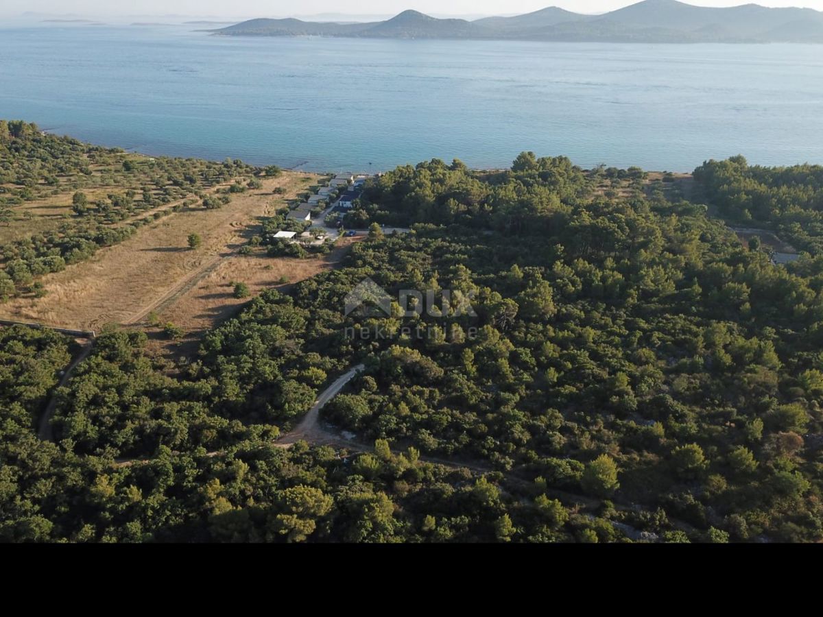 BIOGRAD NA MORU - Prostorno zemljišče za gradnjo hotela ali kampa