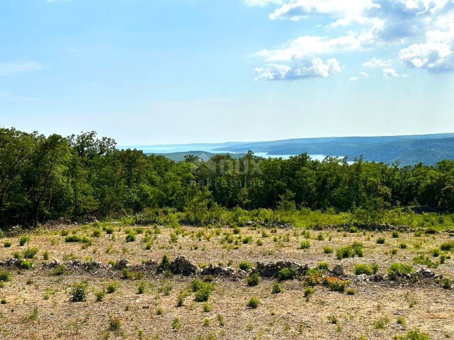 LABIN, SV. LOVREČ, VLAKOVO - gradbeno zemljišče 8600m2 za hotel / boutique hotel / družinsko hišo / vilo / apartmaje / oddamo hišo z bazenom / počitniško hišo z bazenom