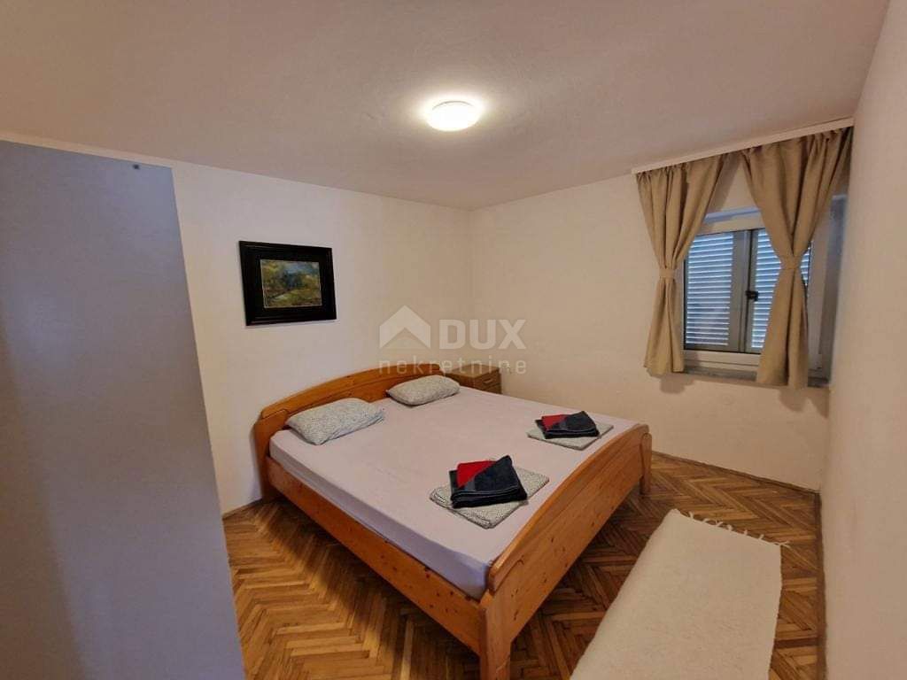 OTOK PAG, NOVALJA - Apartma 2. red od morja!