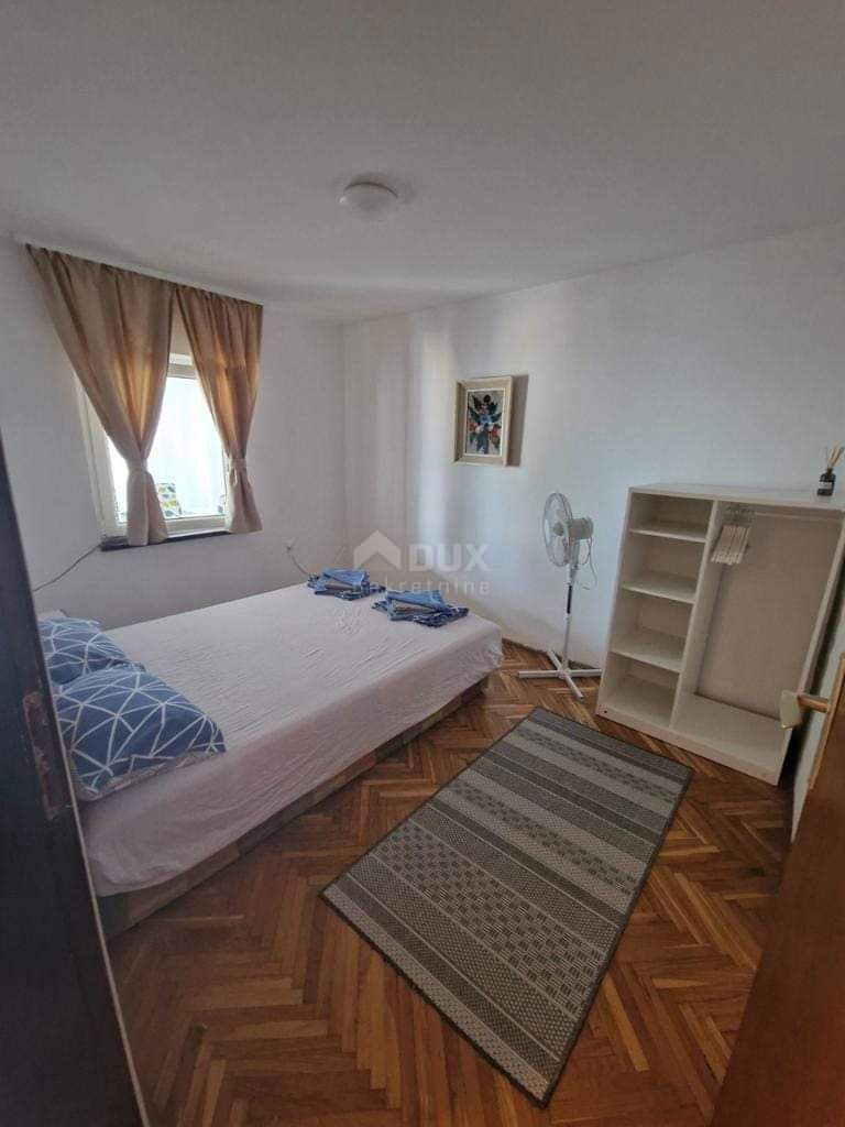 OTOK PAG, NOVALJA - Apartma 2. red od morja!